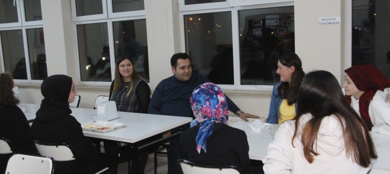 PANSİYONDA KALAN ÖĞRENCİLERİN MİSAFİRİ OLDULAR
