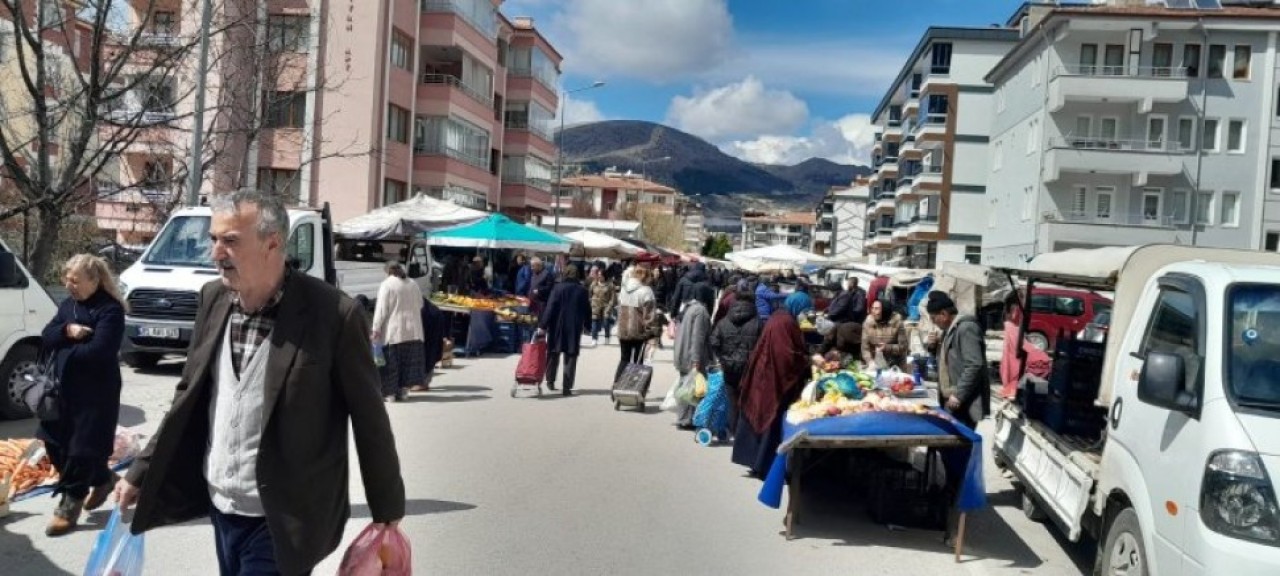 PAZARLAR HAREKETLİ AMA FİYATLAR CEP YAKMAYA DEVAM EDİYOR
