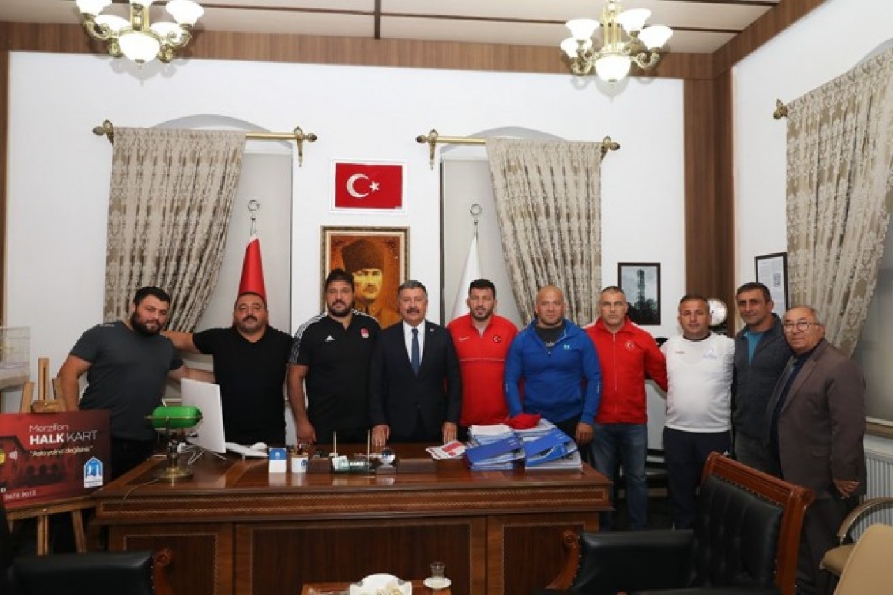 PEHLİVANLARDAN BAŞKAN KARGI’YA ZİYARET