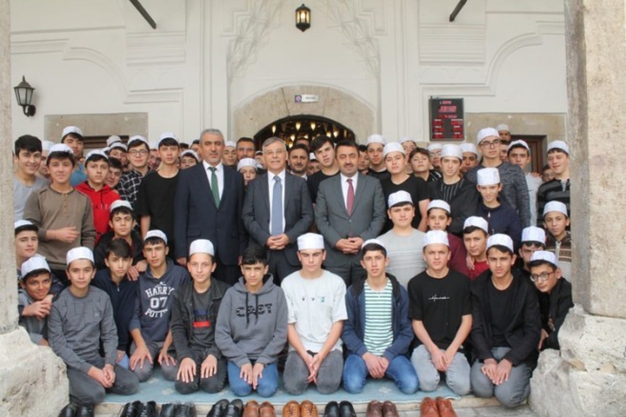 PEYGAMBERİMİZİ ÖRNEK ALMAMIZ GEREKİYOR