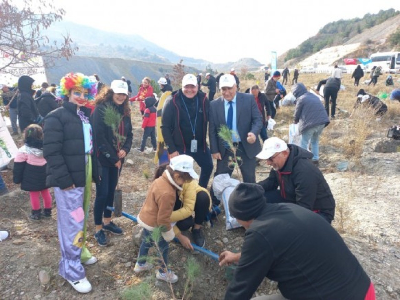 PROJE KAPSAMINDA FİDANLAR TOPRAKLA BULUŞTU