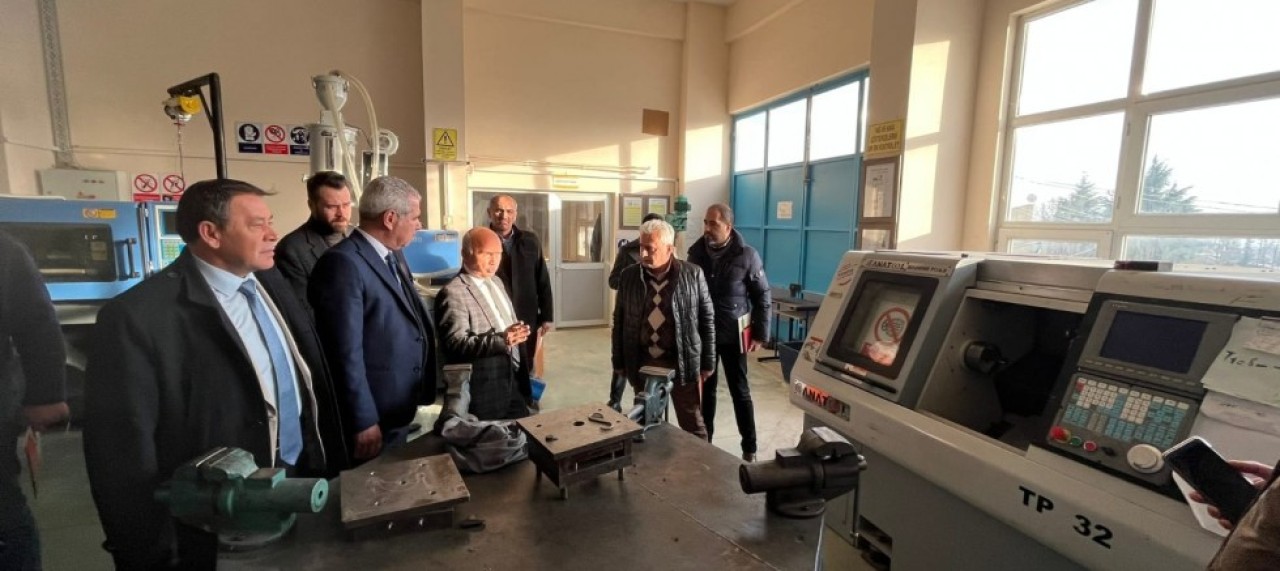 PROJE OKULUNDA İNCELEMELERDE BULUNDULAR