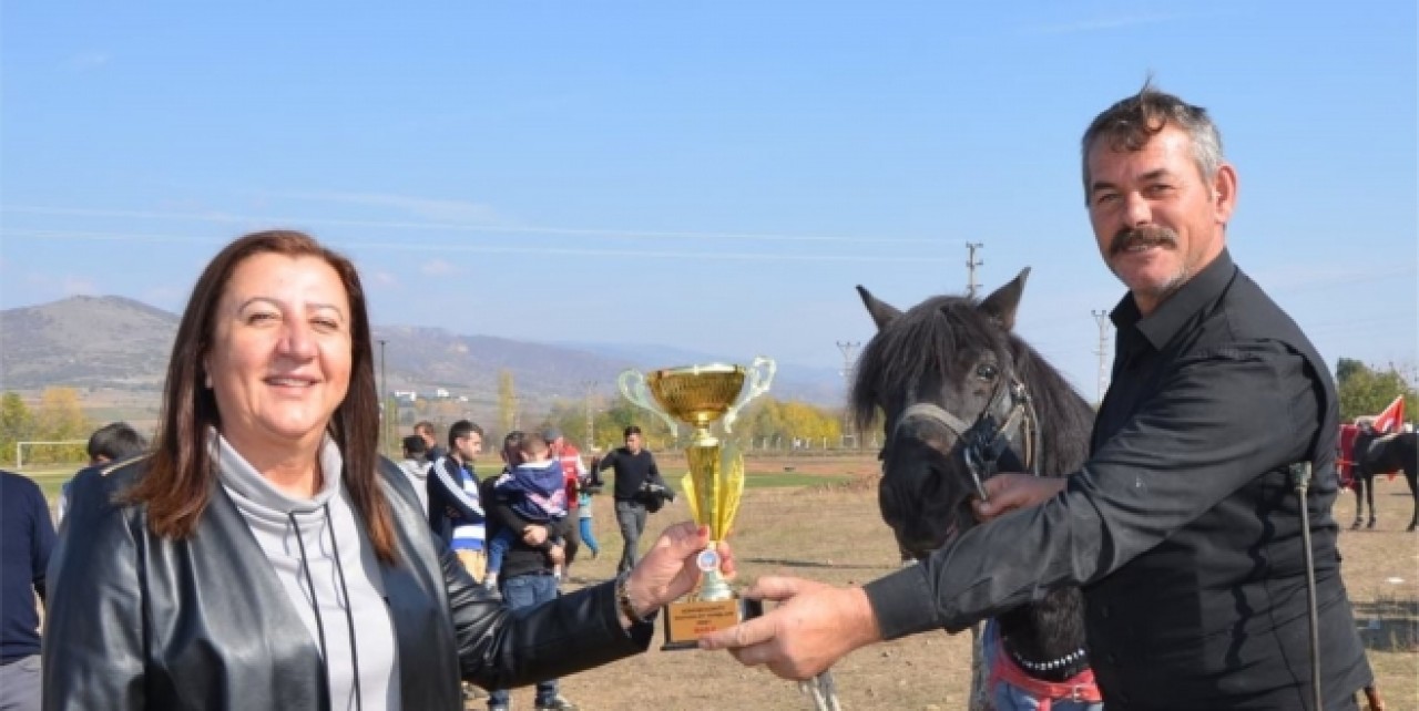 RAHVAN AT YARIŞLARI NEFESLERİ KESTİ