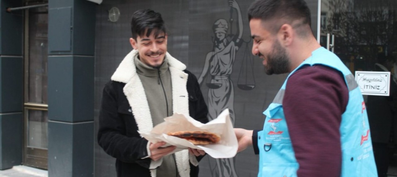 RAMAZAN PİDESİ DAĞITTILAR