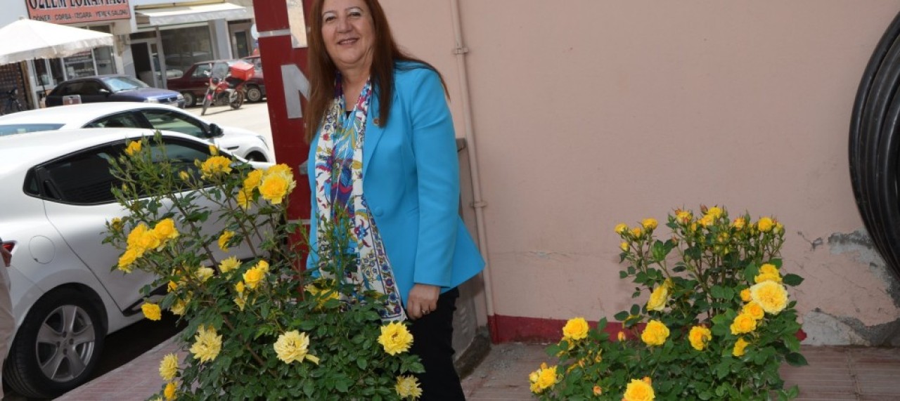 REFÜJLERDEKİ ÇİÇEKLER BAKIMA ALINDI