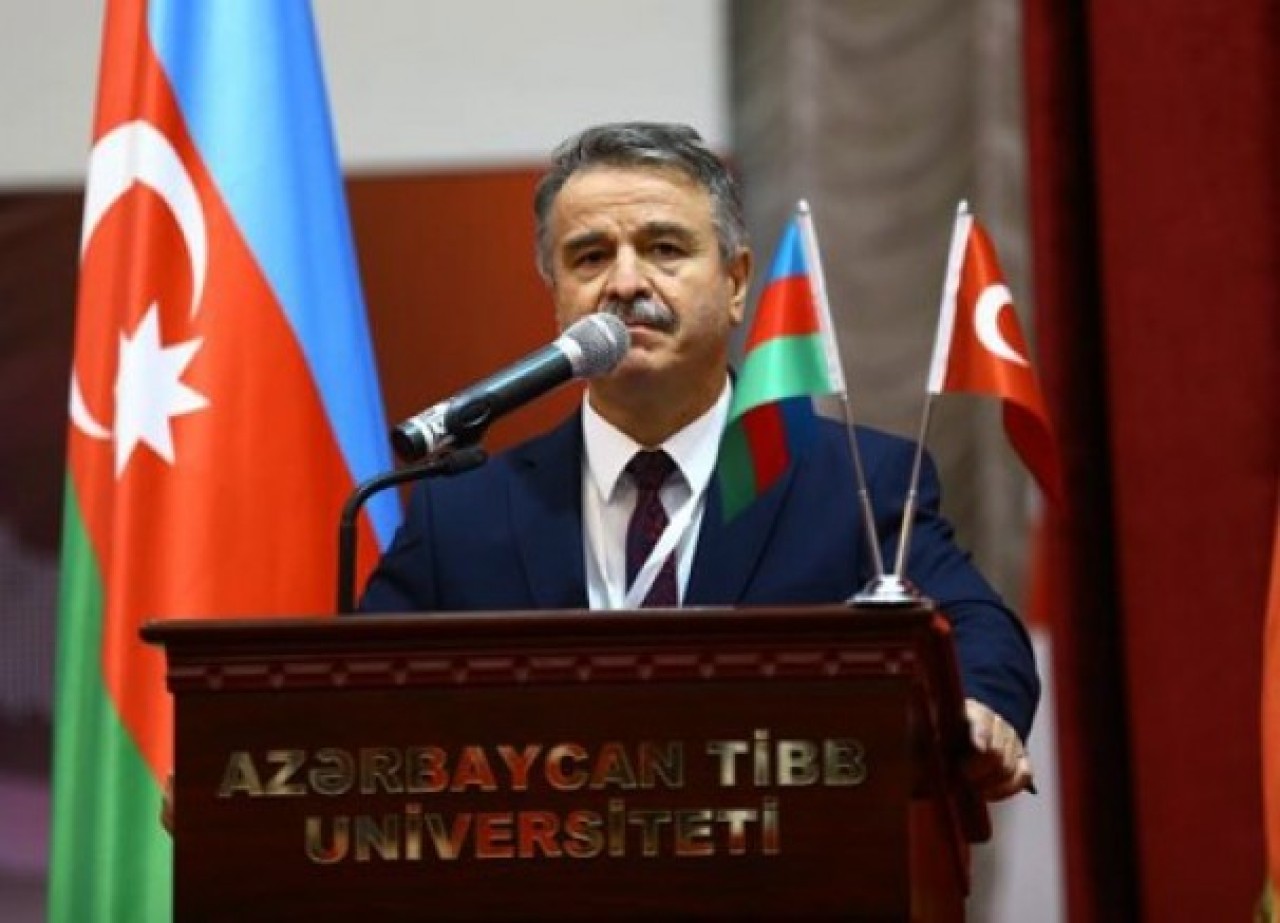 REKTÖR ELMACI, BAKÜ’DE KONFERANSA KATILDI