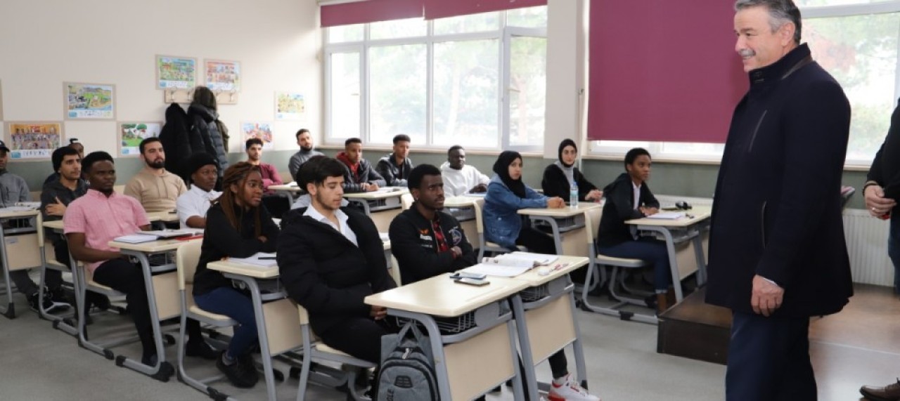 REKTÖR ELMACI’DAN TÖMER ÖĞRENCİLERİNE ZİYARET