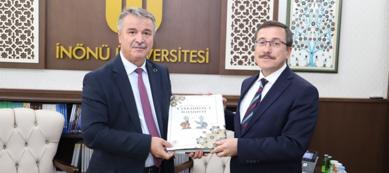 REKTÖR ELMACI KURUMSAL AKREDİTASYON TAKDİM TÖRENİNE KATILDI