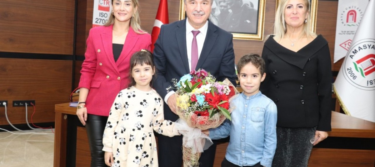 REKTÖR ELMACI, MİNİK ÖĞRENCİLERİ KONUK ETTİ