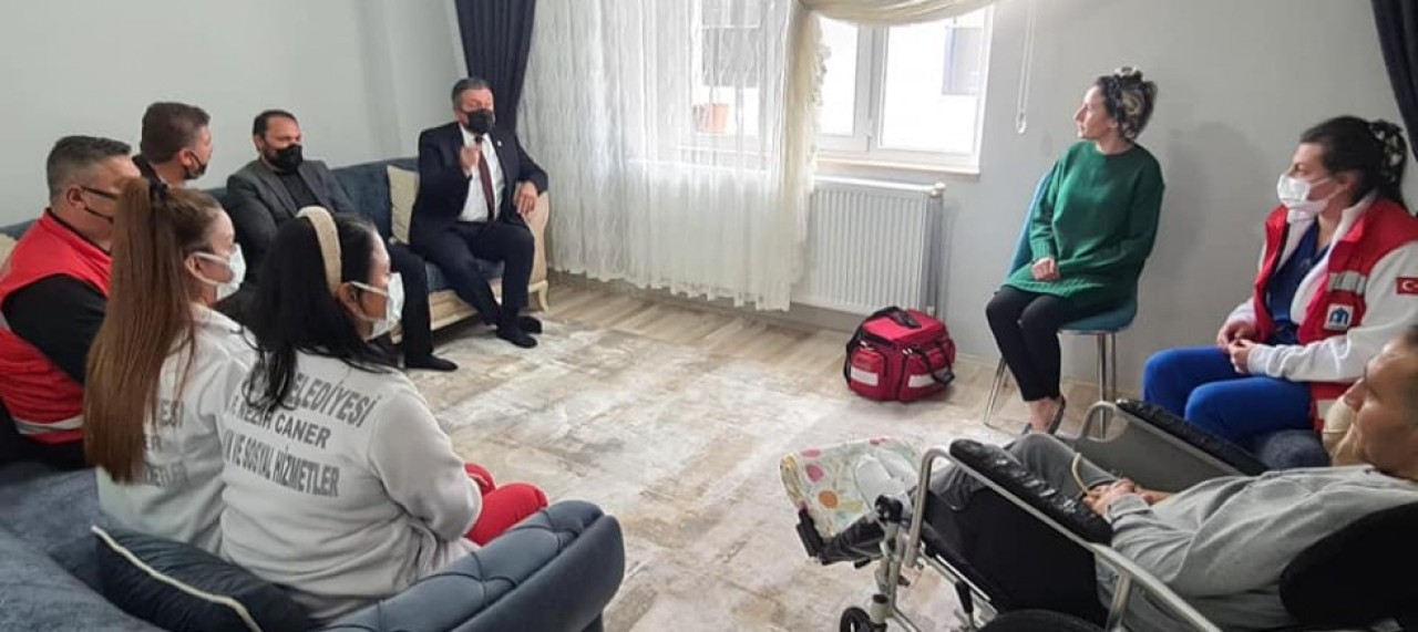 SAĞLAM AİLESİNİ ZİYARET ETTİ