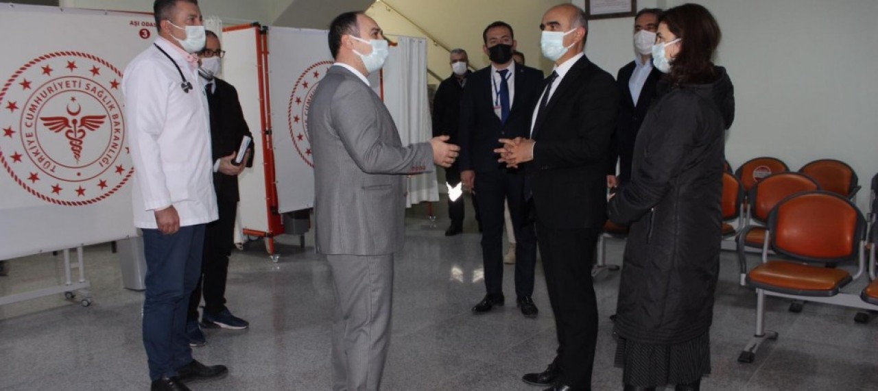 SAĞLIK HİZMETLERİNİ YERİNDE İNCELEDİ