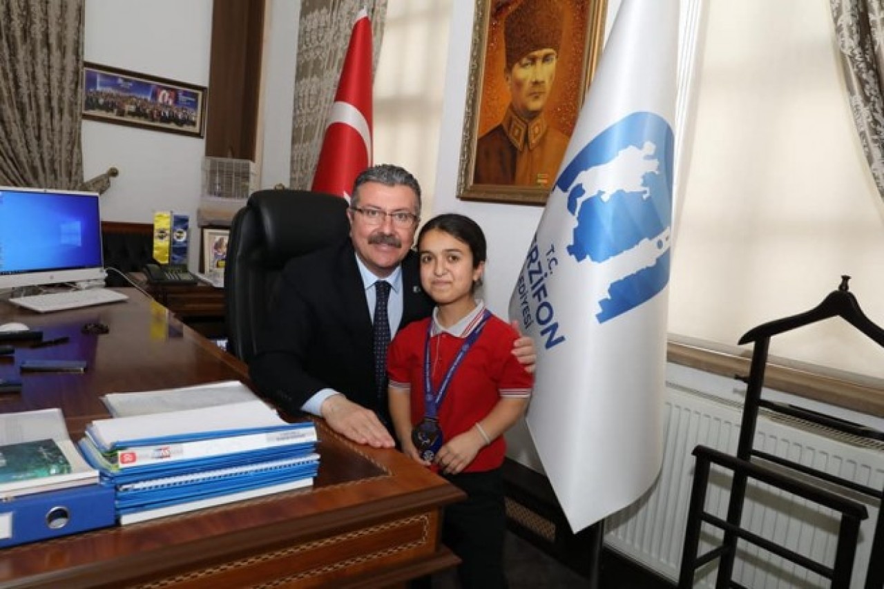 ŞAMPİYON, BAŞKAN KARGI’YI ZİYARET ETTİ