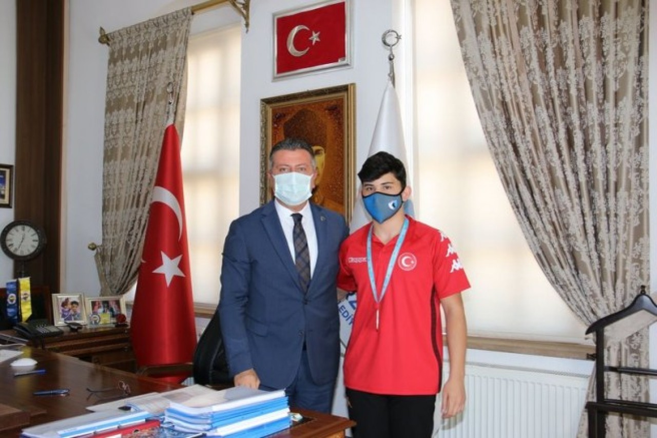 ŞAMPİYONDAN BAŞKAN’A ZİYARET