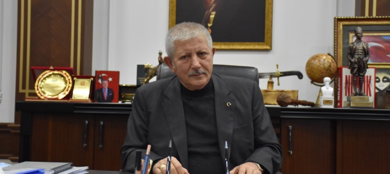 SARI: ‘GAZETECİLER HER TÜRLÜ TAKDİRİ FAZLASIYLA HAK ETMEKTEDİR’