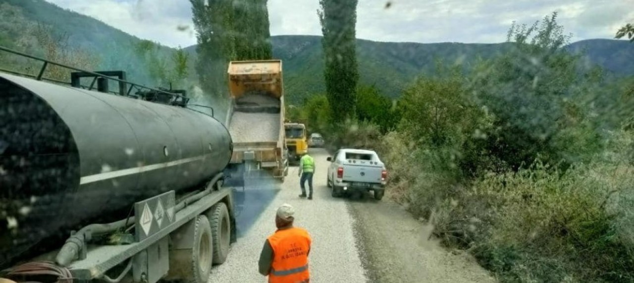 SATHİ ASFALT KAPLAMA ÇALIŞMALARI DEVAM EDİYOR