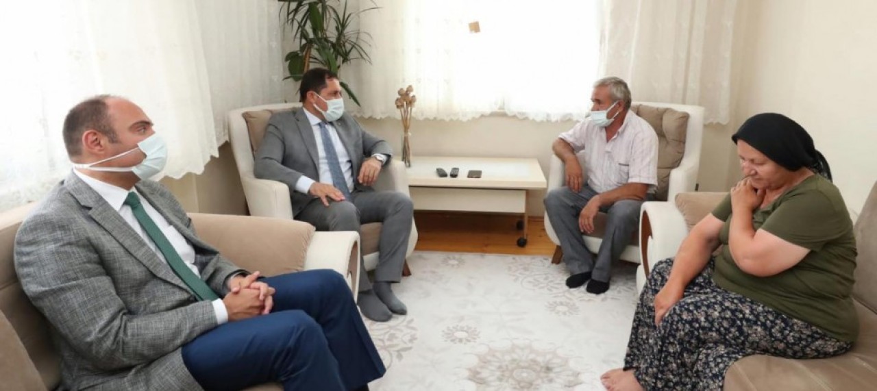 ŞEHİT AİLESİNİ ZİYARET ETTİ
