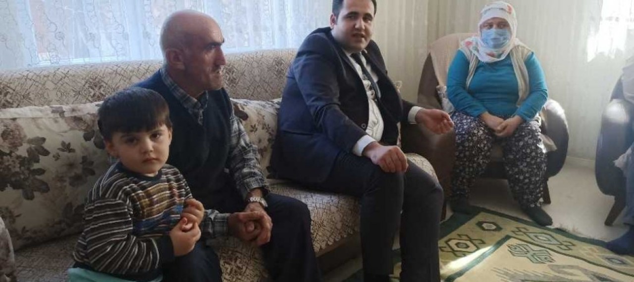 ŞEHİT TANJU ÇOLAK’IN AİLESİNİ ZİYARET ETTİ