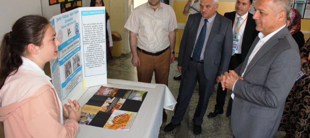 ŞEHİT YÜZBAŞI ALPER KALEM ORTAOKULU´NDA TÜBİTAK 4006 BİLİM FUARI AÇILDI