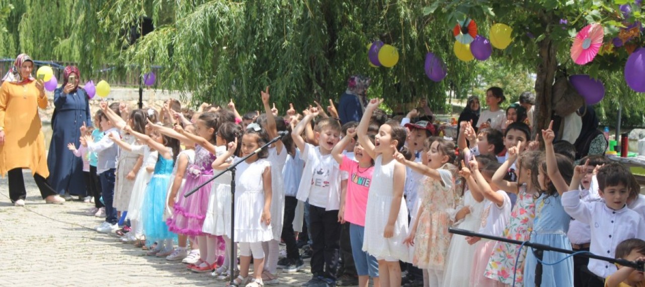 ŞEHZADE ELİF KUR’AN KURSUNDA YILSONU ŞENLİĞİ DÜZENLENDİ