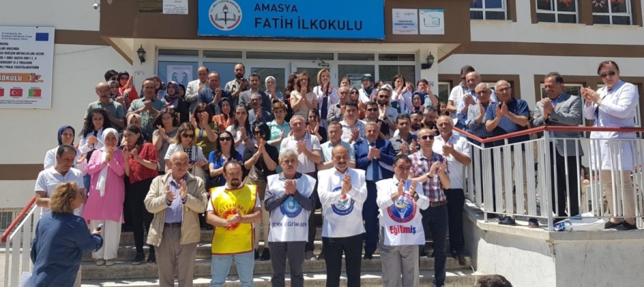 SENDİKALAR ‘SEMA ÖĞRETMENE’ SAHİP ÇIKTI