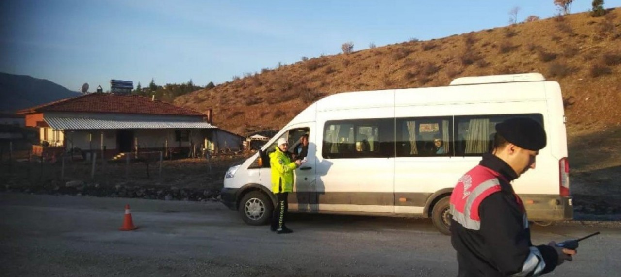 SERVİS ARAÇLARI DENETLENDİ