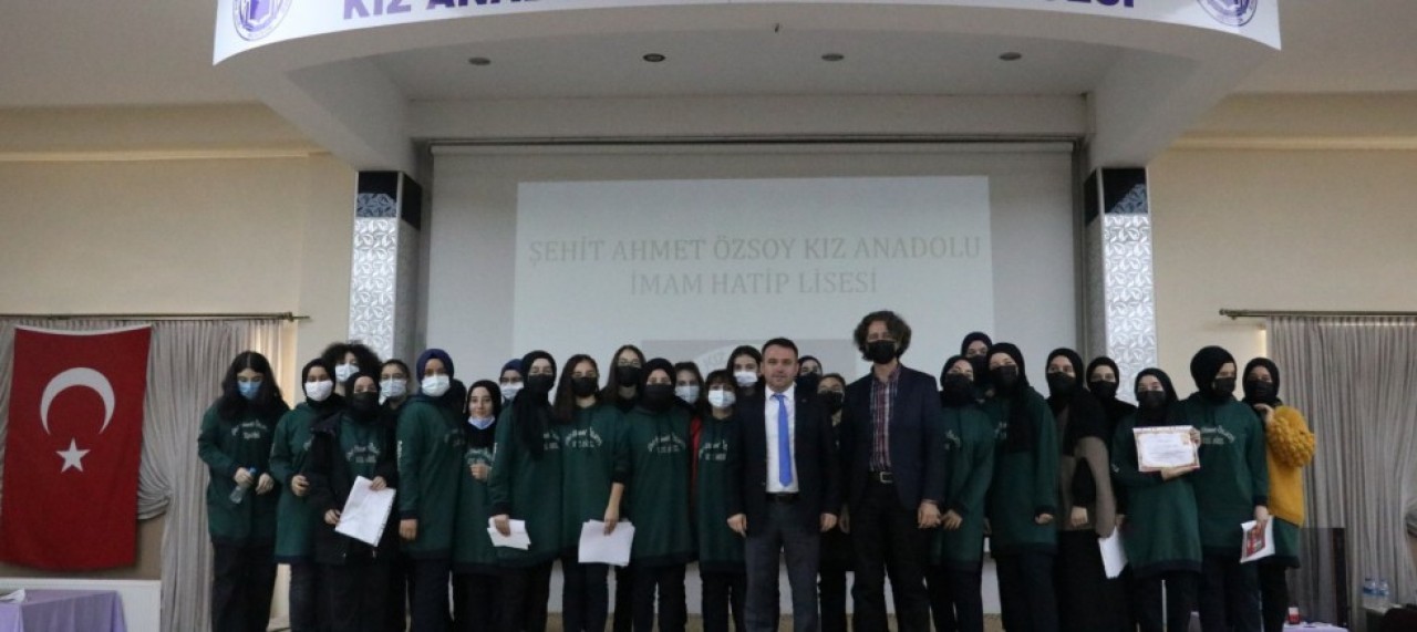 SEZAİ KARAKOÇ ANISINA ŞİİR DİNLETİSİ DÜZENLENDİ