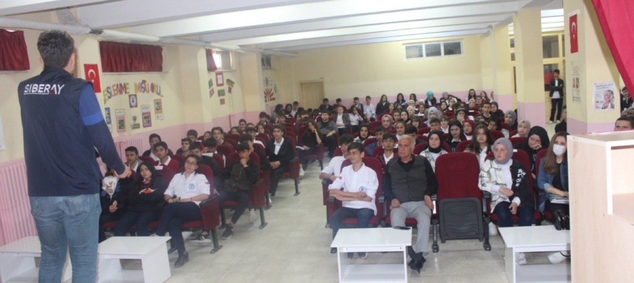 SİBER SUÇLARLA MÜCADELE OKULLARDA DEVAM EDİYOR