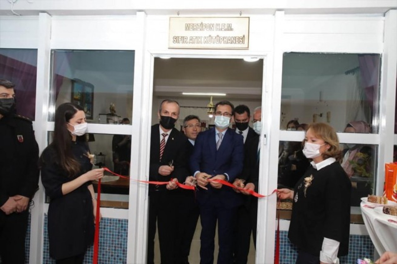 SIFIR ATIK KÜTÜPHANESİ AÇILDI