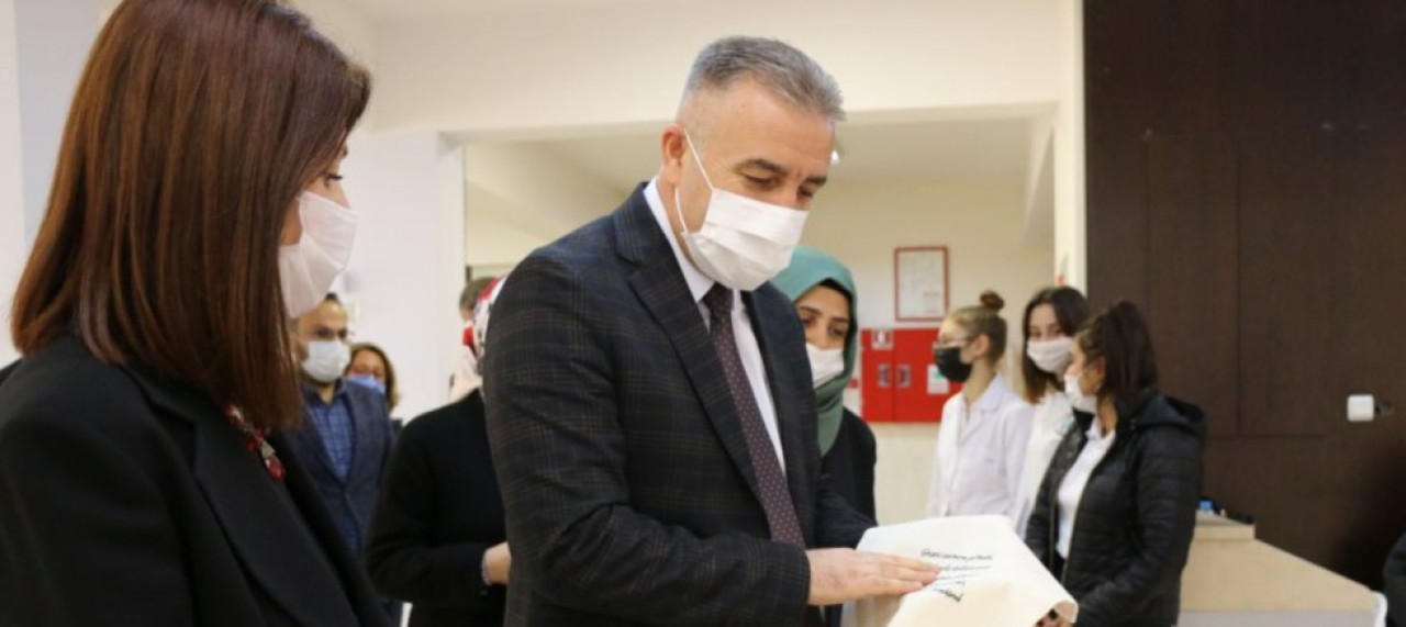 ŞİİRLER VE ÖYKÜLER SANATLA BULUŞUYOR