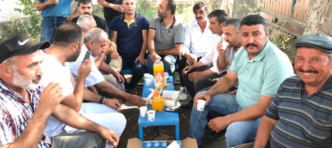 SIRA BEKLEYEN ÇİFTÇİLERİ ZİYARET ETTİ