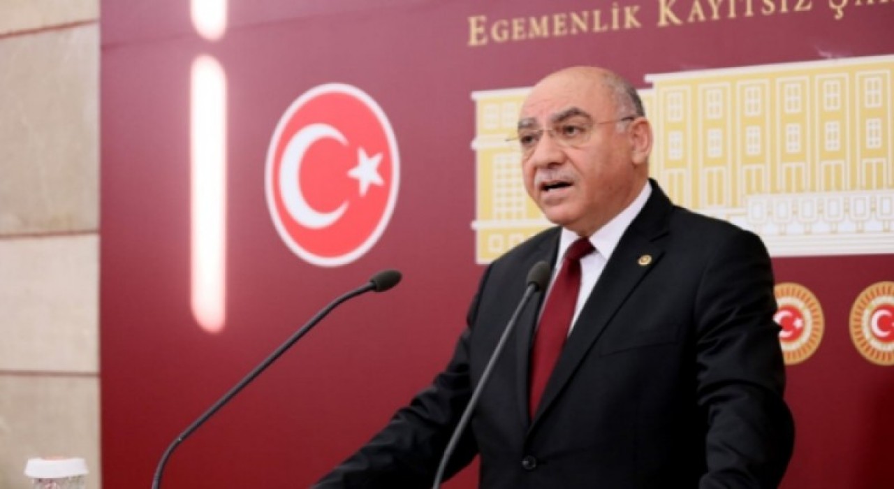 "SİYASET, KAMERALAR ÖNÜNDE POLEMİK YARATMAKLA OLMAZ"