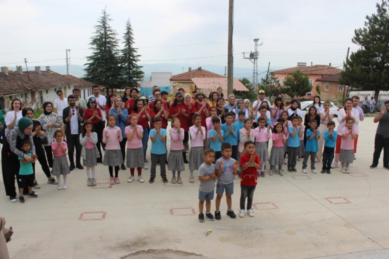 SOSYAL BİLİMLER MYO ÖĞRENCİLERİNDEN SULUOVA AKÖREN İLKOKULUNA ZİYARET