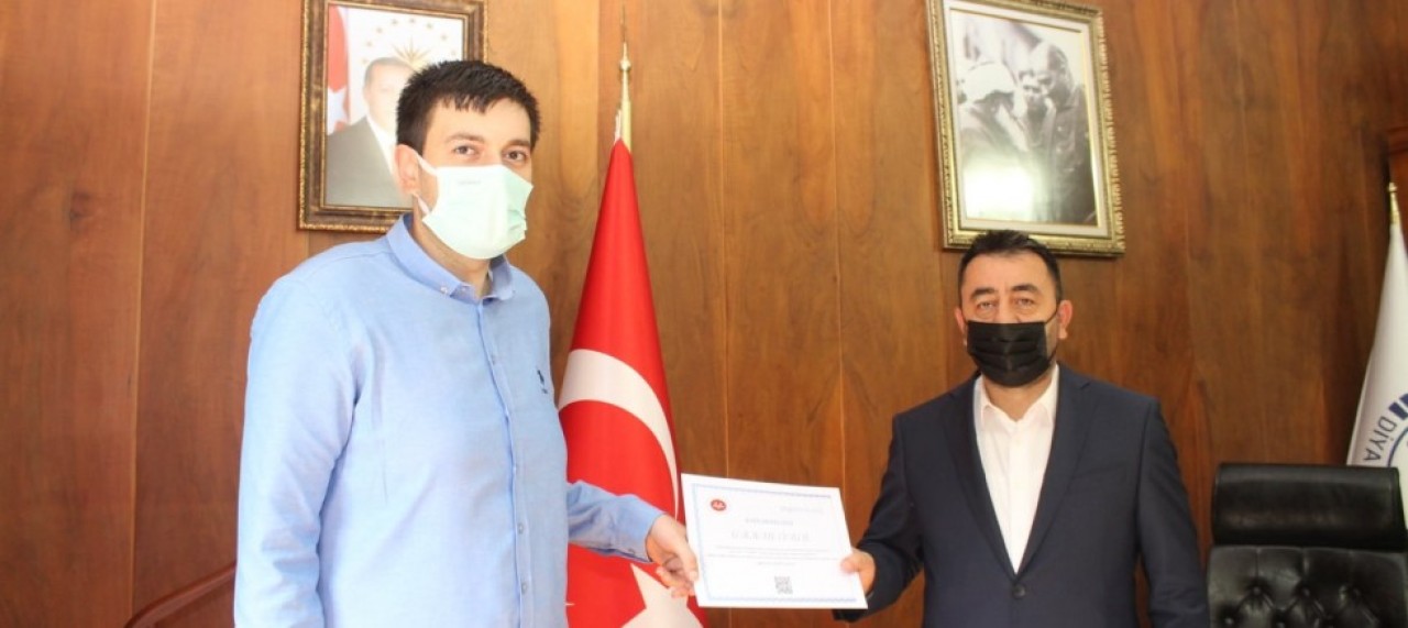 STAJYER ÖĞRENCİLERE BELGELERİ TAKDİM EDİLDİ