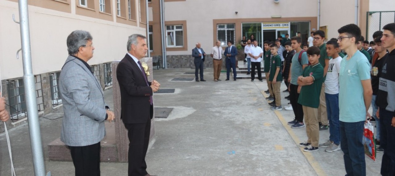 SULUOVA’DA 10 BİN 500 ÖĞRENCİ DERS BAŞI YAPTI
