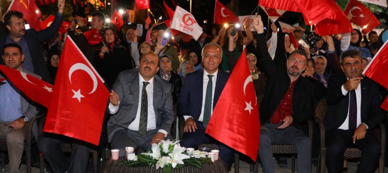 SULUOVA’DA, 15 TEMMUZ DEMOKRASİ VE MİLLİ BİRLİK GÜNÜ ANMA PROGRAMI DÜZENLENDİ