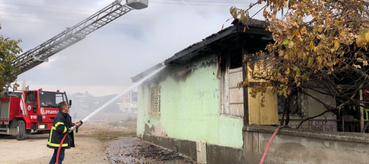 SULUOVA’DA BACA YANGINI, BİR EV KULLANILAMAZ HALE GELDİ