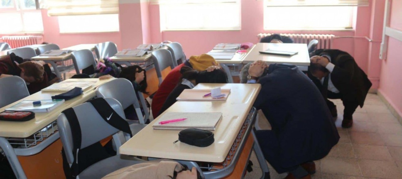 SULUOVA’DA Kİ TÜM OKULLARDA EŞ ZAMANLI DEPREM TATBİKATI YAPILDI