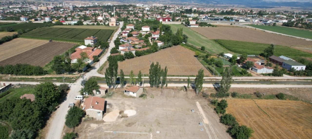 SULUOVA’DA PARKSIZ MAHALLE KALMIYOR