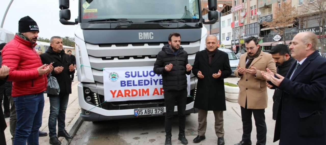 SULUOVA’DAN İLK YARDIM TIRI DUALARLA DEPREM BÖLGESİNE YOLCU EDİLDİ
