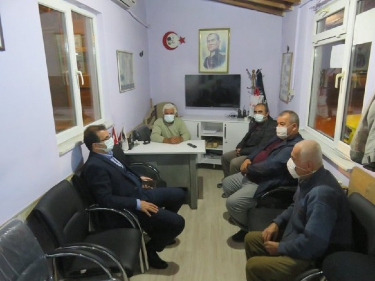 TAKSİCİ ESNAFINA TEDBİRLERİ HATIRLATTI
