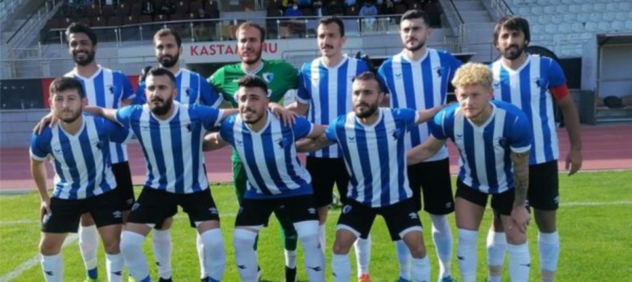 TARAFTAR TAKIMINA KAVUŞUYOR