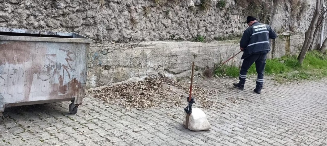 TEMİZLİK İŞLERİ EKİPLERİ 24 SAAT GÖREVDE