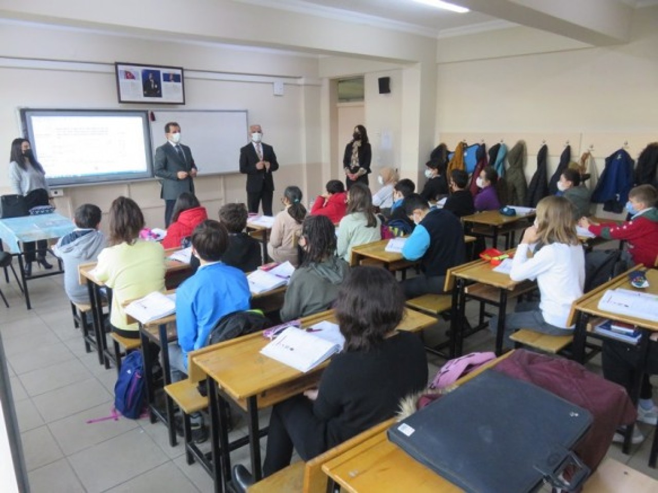 TOKİ KMP ORTAOKULU’NU ZİYARET ETTİ