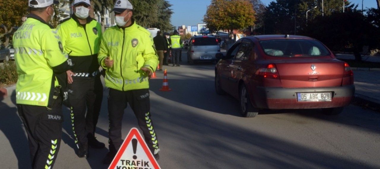 TRAFİK DENETİMLERİ TÜM HIZIYLA DEVAM EDİYOR