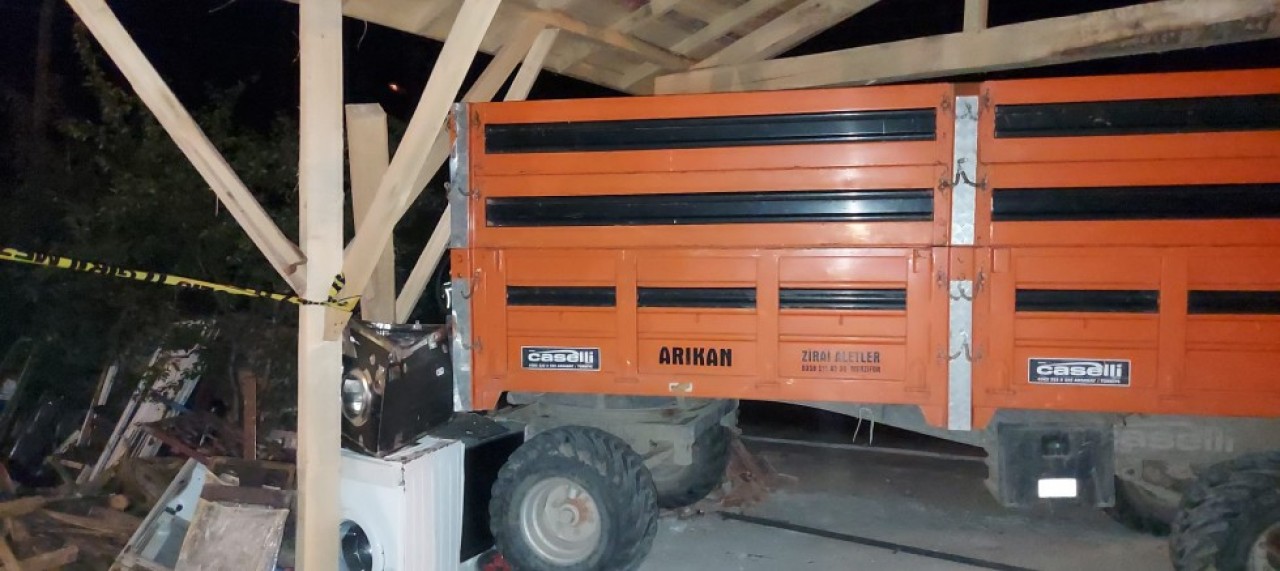 TRAKTÖRDEN AYRILAN RÖMORKUN ÇARPMASI SONUCU BİR KİŞİ ÖLDÜ