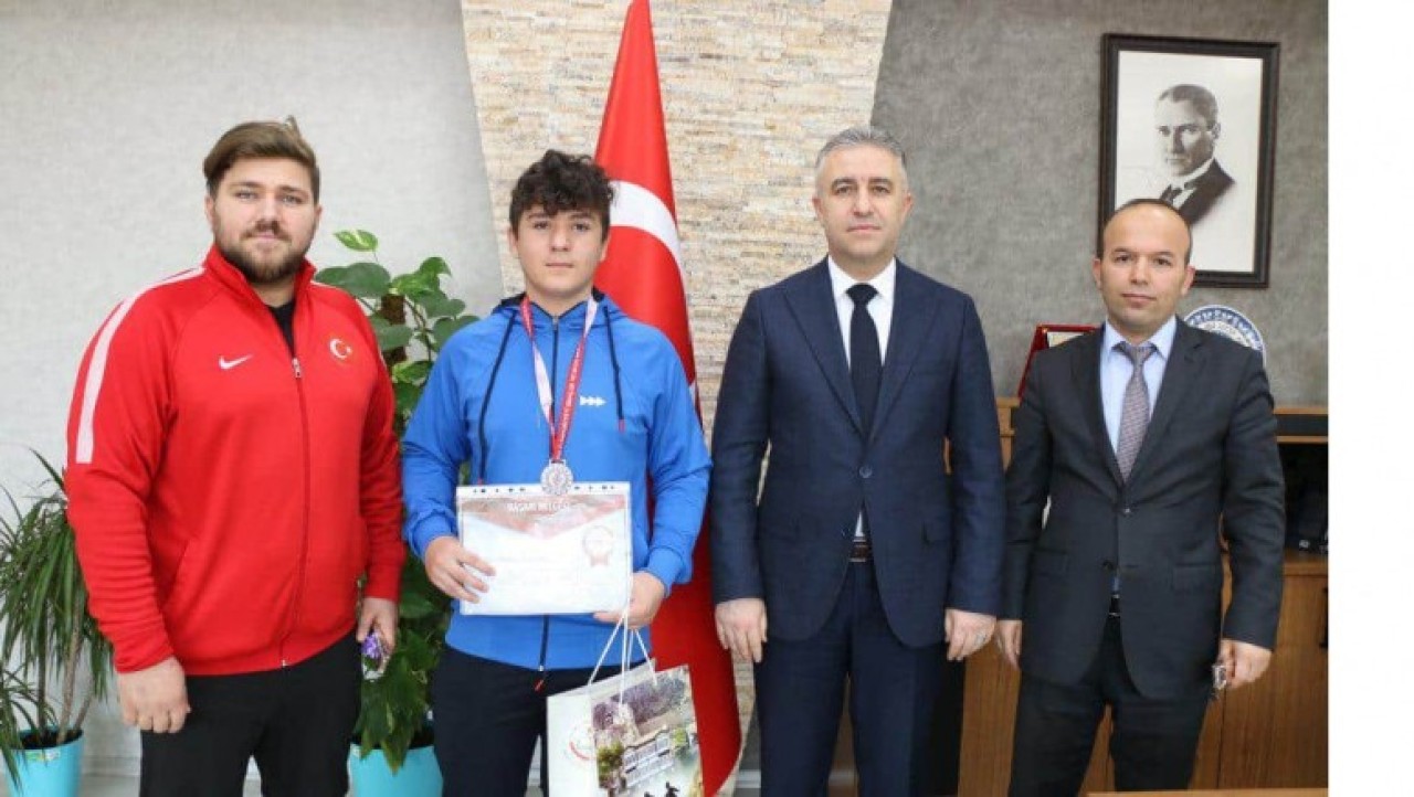 TÜM ÖĞRENCİLERİMİZE ÖRNEK TEŞKİL ETMESİNİ DİLİYORUZ
