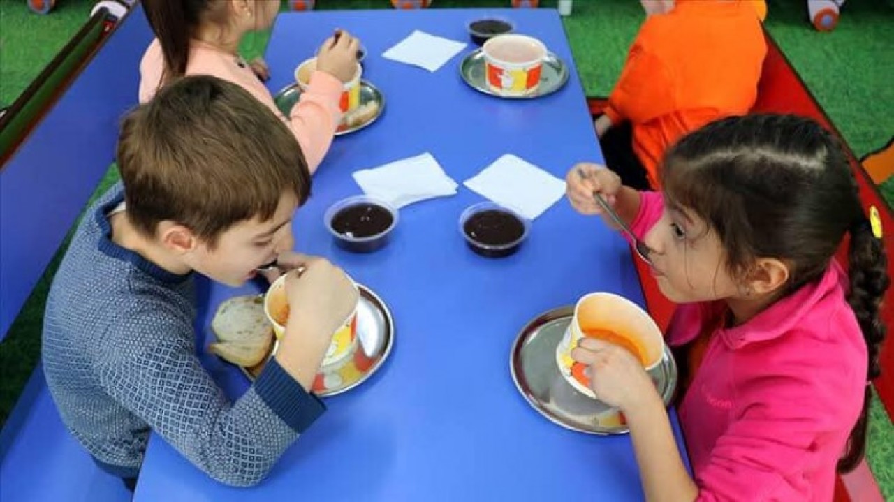 TÜM OKULLARDA 6 ŞUBAT’TA ÜCRETSİZ YEMEK UYGULAMASI BAŞLIYOR