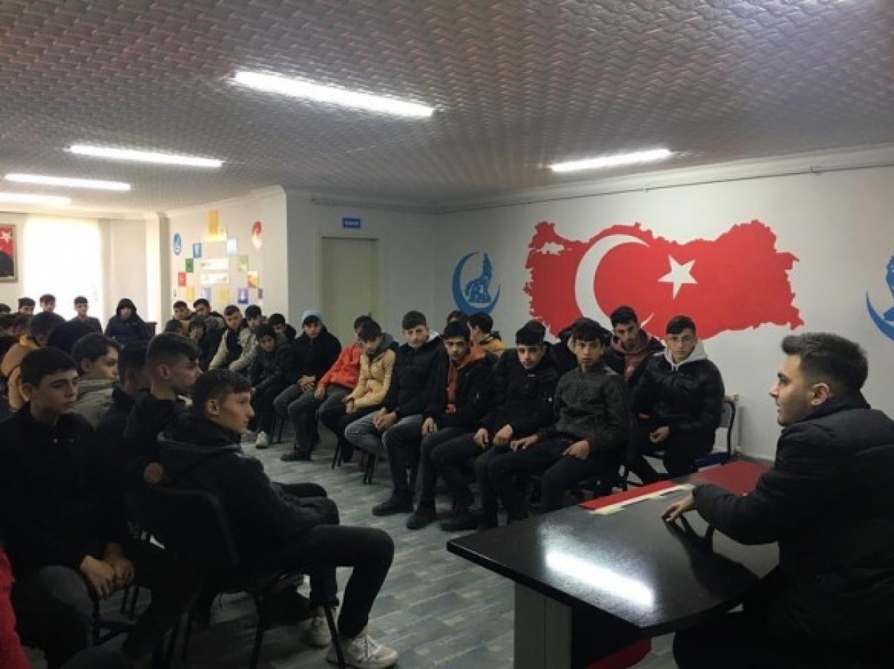 TÜRK GENCİ NASIL OLMALIDIR KONULU SEMİNER VERİLDİ
