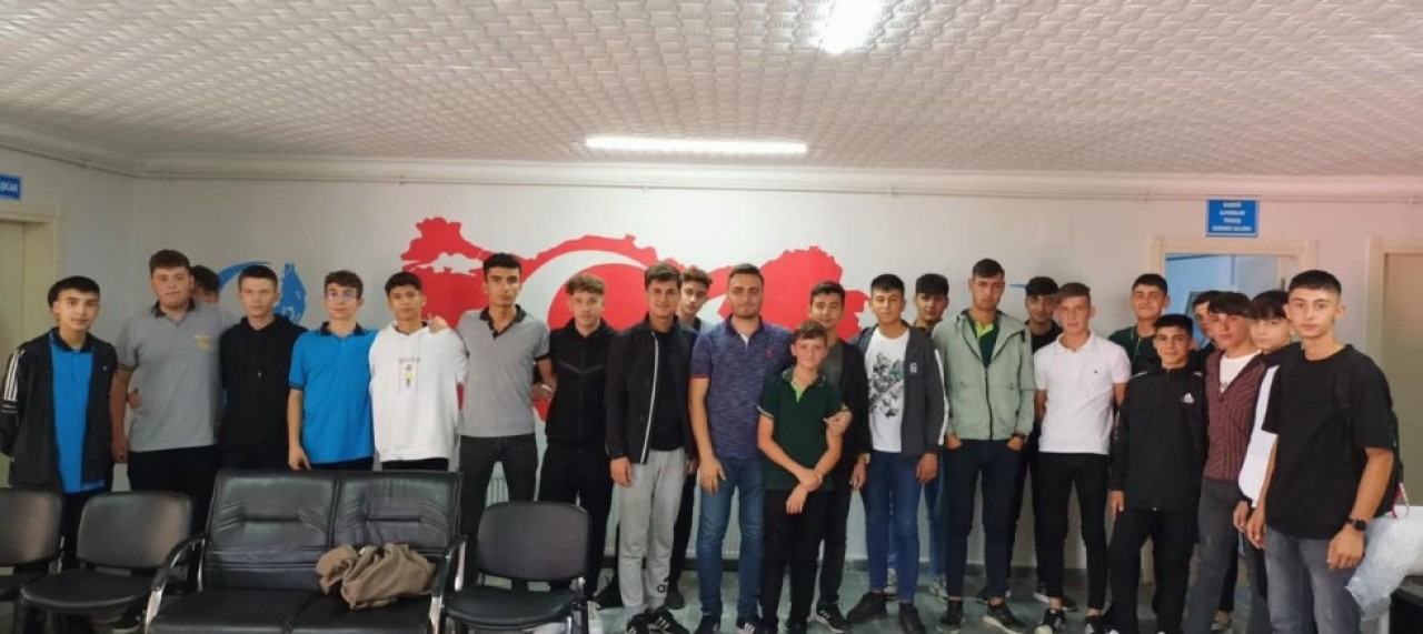 ‘TÜRK MİLLETİNİN TEMİNATI ÜLKÜCÜ TÜRK GENÇLİĞİDİR’