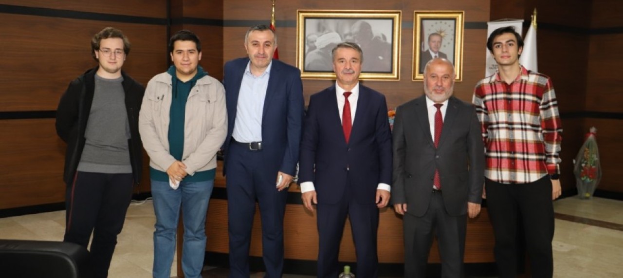 TÜRKİYE BİRİNCİLERİNDEN REKTÖR ELMACI’YA ZİYARET